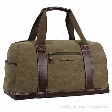 Traveling bag with fully lined interior